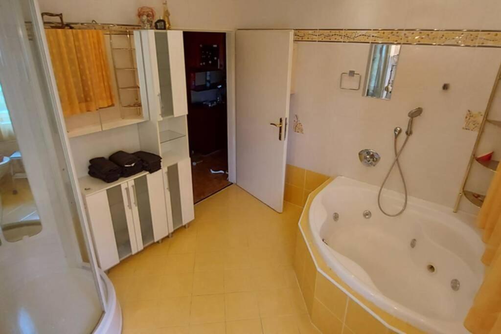 Quiet Apartment Close To Town Филах Екстериор снимка
